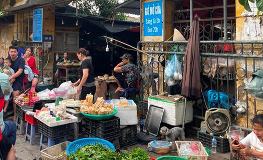 Hậu bão Yagi, hàng hóa thiết yếu giá ‘loạn cào cào’, bà nội trợ xót xa